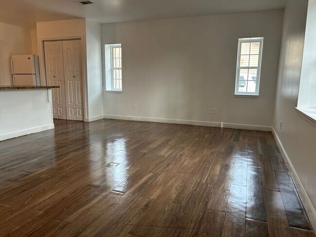Building Photo - Spacious duplex apartment in Morrilton