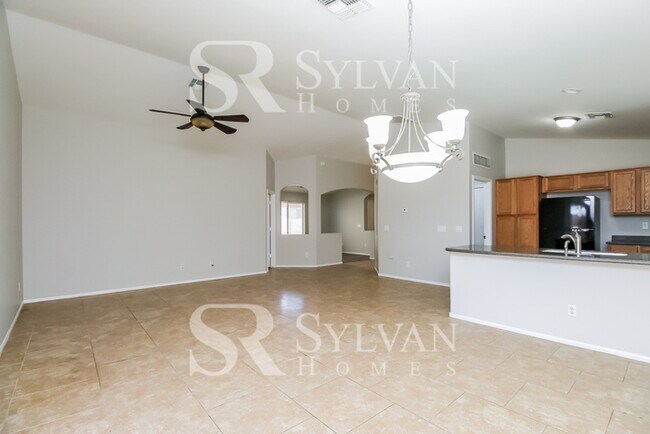 Building Photo - Feel welcome and comfortable in this lovel...