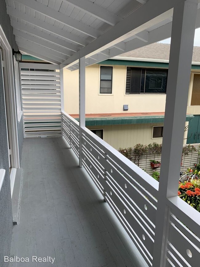 Foto del edificio - 926 E Balboa Blvd