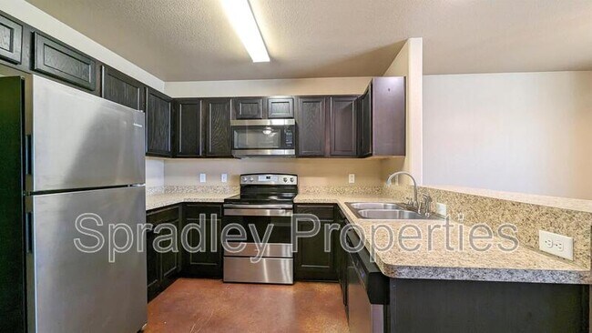 Building Photo - 1527 Brady Way