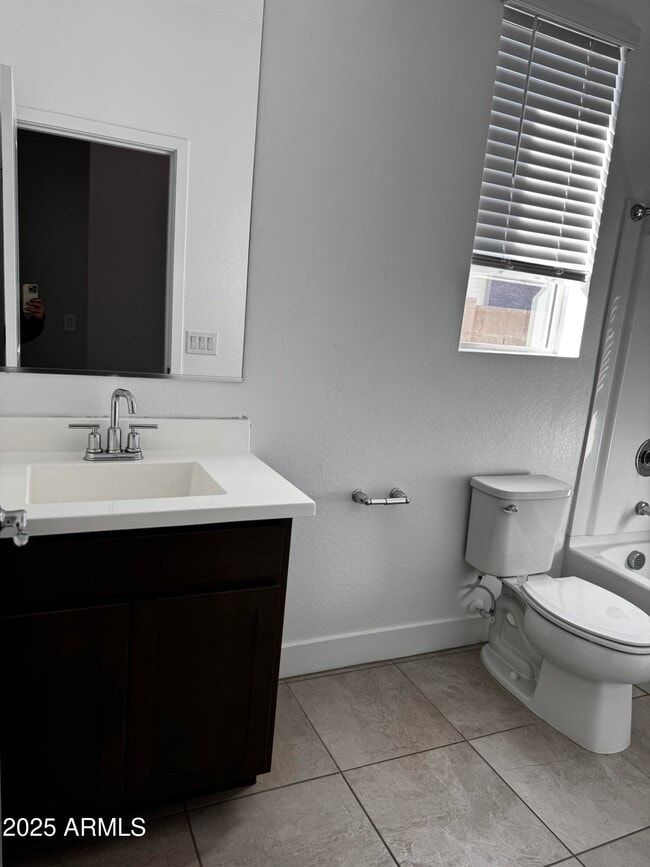 Foto del edificio - 23436 W Winslow Ave