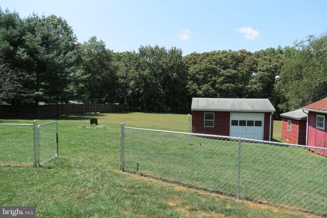 Building Photo - 5110 Woodbine Rd