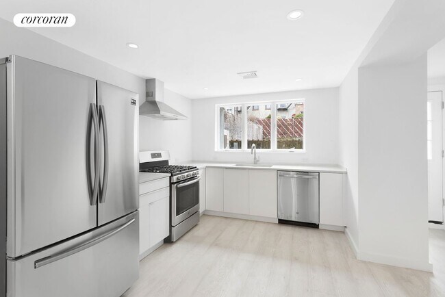 Building Photo - 78A N Henry St