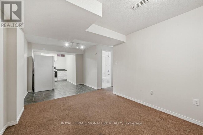 Building Photo - 584 Doubletree Ln