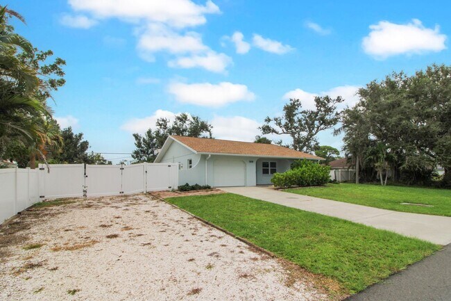 Building Photo - South Venice Annual Home for Rent