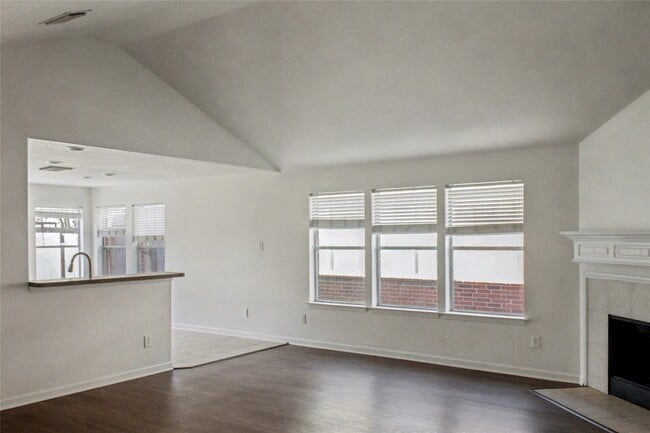 Foto del edificio - 3314 Falcon Trail Dr