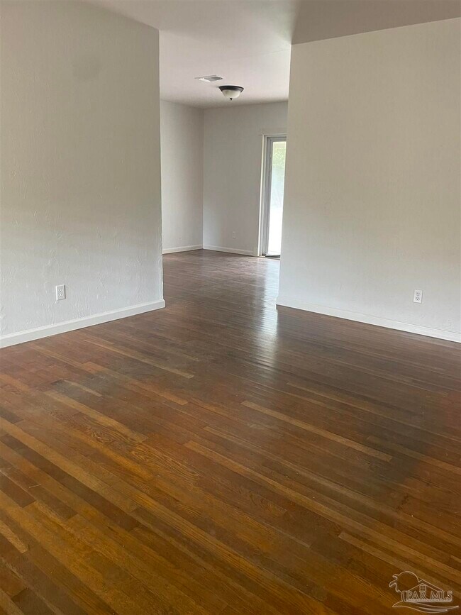 Building Photo - 540 Templehill St