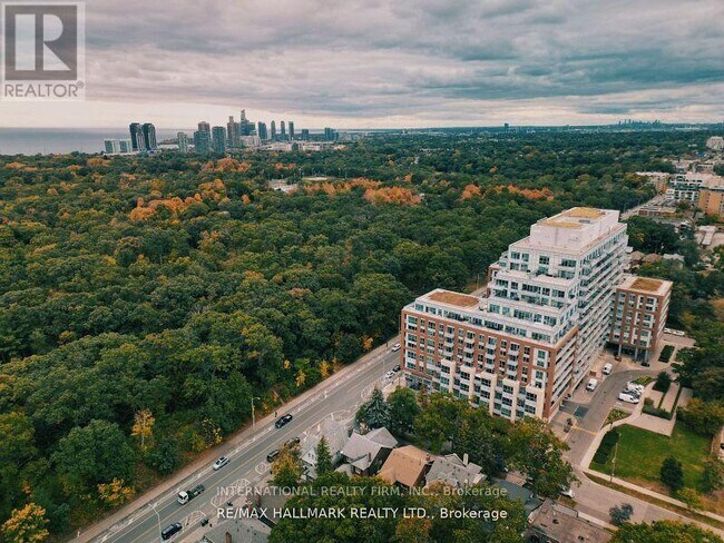 Photo du bâtiment - 1830 Bloor St W
