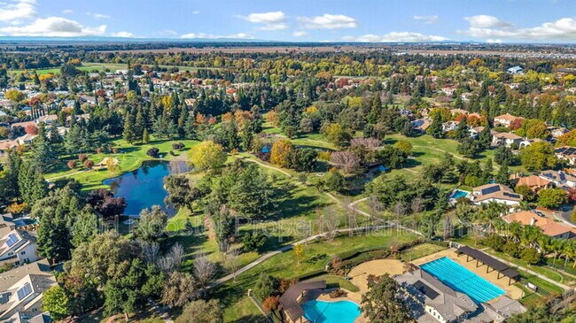 Foto del edificio - 400 Regatta Ln