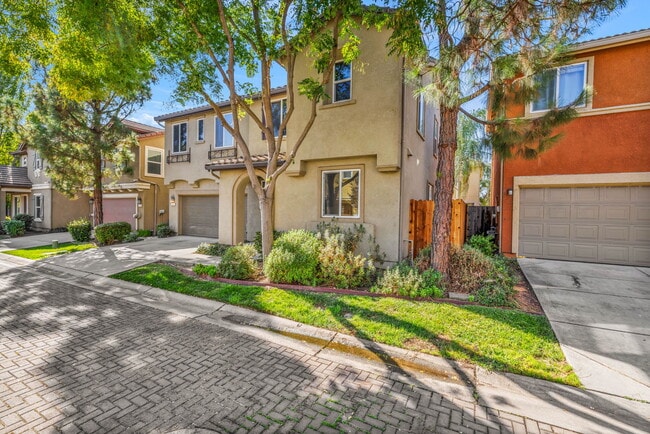 Building Photo - 9 Dulcibbella Pl