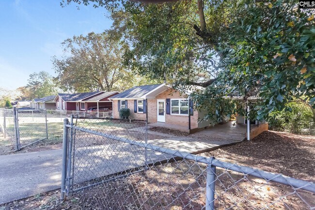 Building Photo - 404 Richcreek Rd