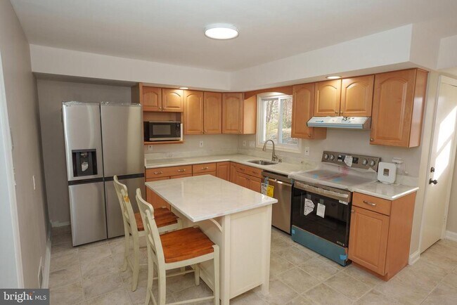 Foto del edificio - 4305 Elmwood Rd