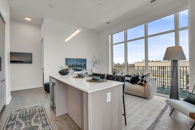 Building Photo - 88 Bathurst St