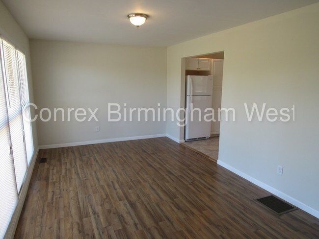 Building Photo - 4844 Smithfield Dr N