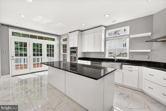 Building Photo - 6455 Saddlebrook Ln