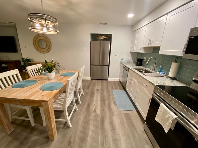 Foto del edificio - 299 E Central Blvd