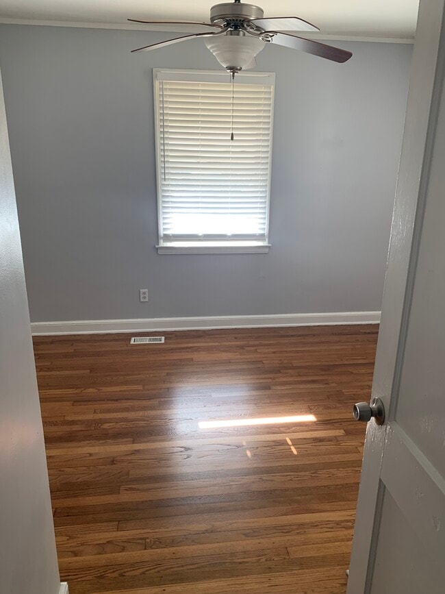 Foto del edificio - 1915 Headland Dr