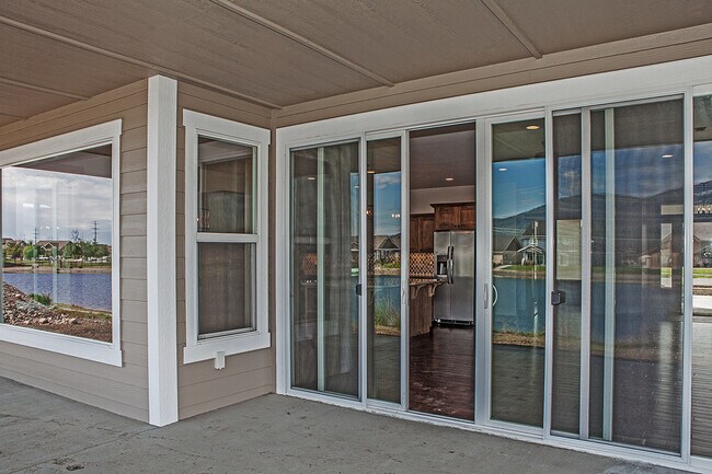 Building Photo - Luxury Home in Radiant Lake