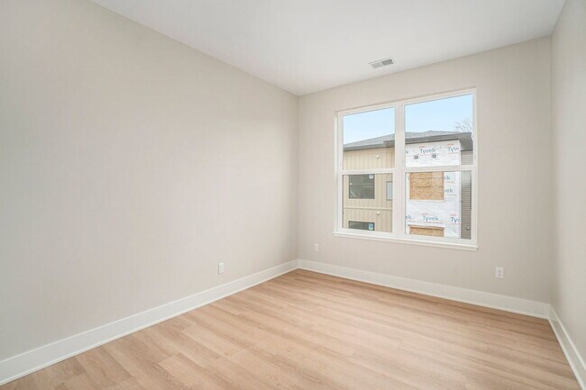 Building Photo - 3066 Fayette Ave SW