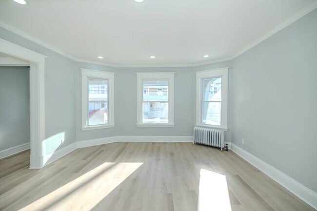 Building Photo - 16 Hawk St