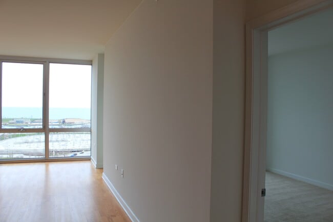 Building Photo - 1629 S Prairie Ave