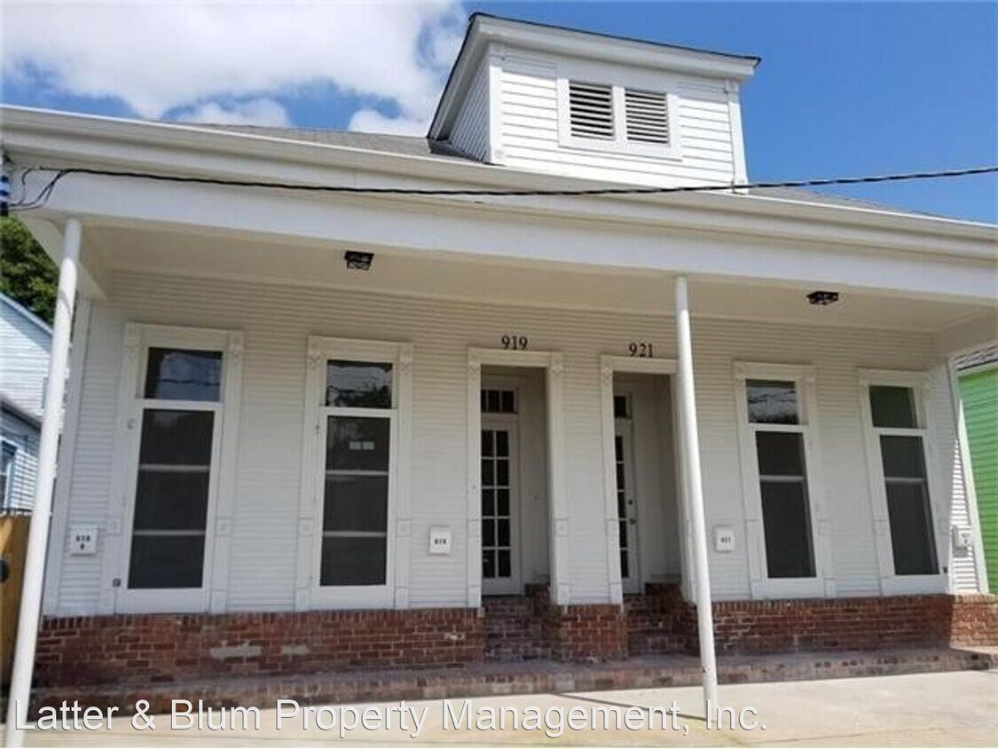 Primary Photo - 2 br, 2 bath House - 921 N. Lopez St.