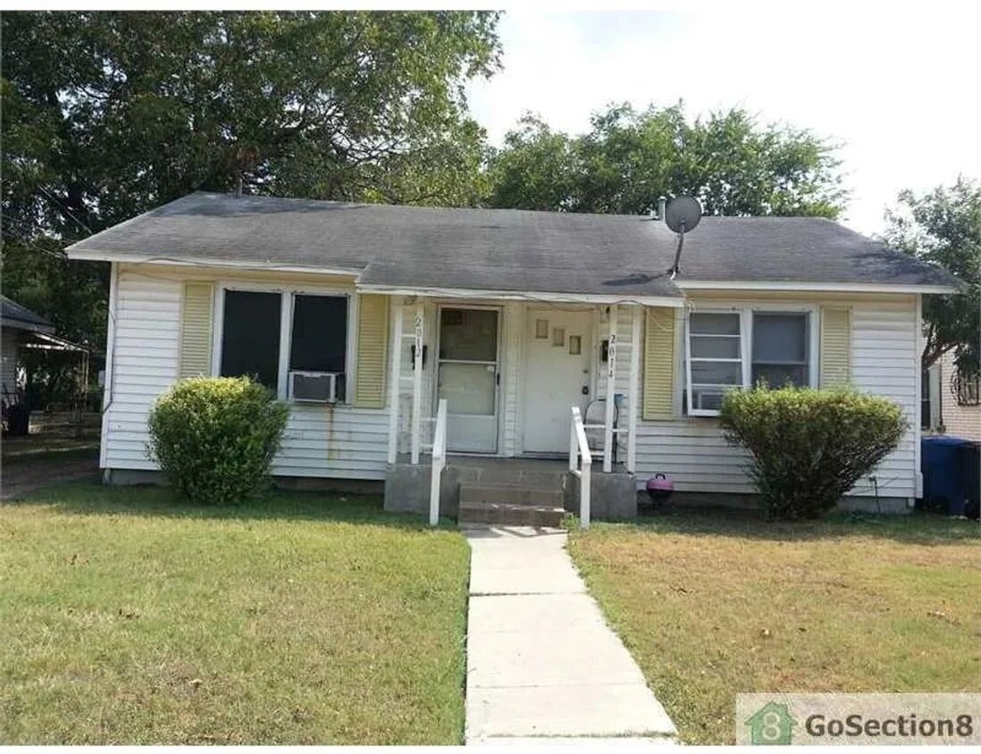 Primary Photo - Charming 2-Bedroom Home Near Downtown San ...
