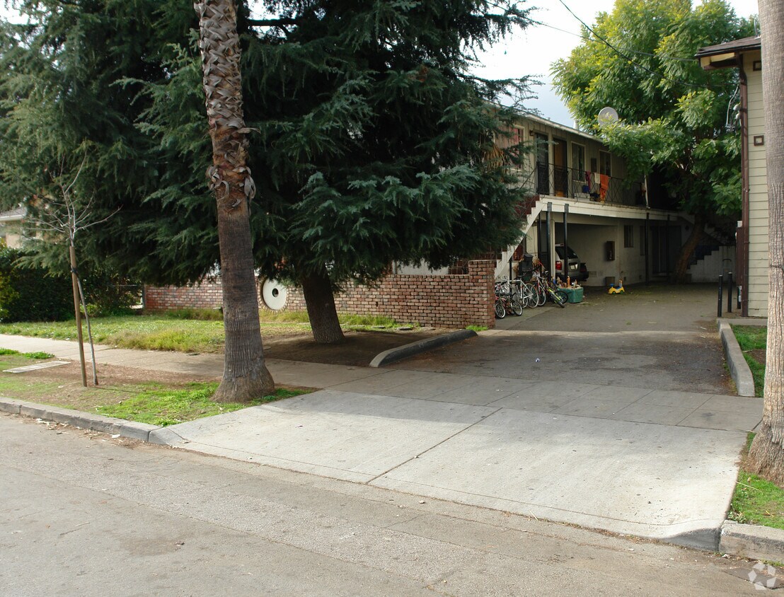 Building Photo - 250 Mountain View Ave