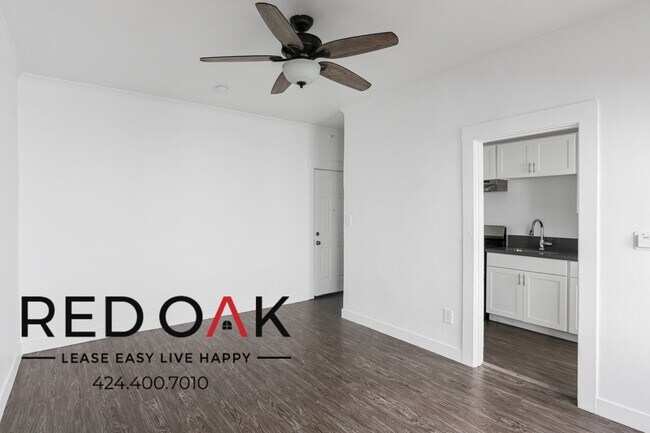 Building Photo - 822 S Park View St