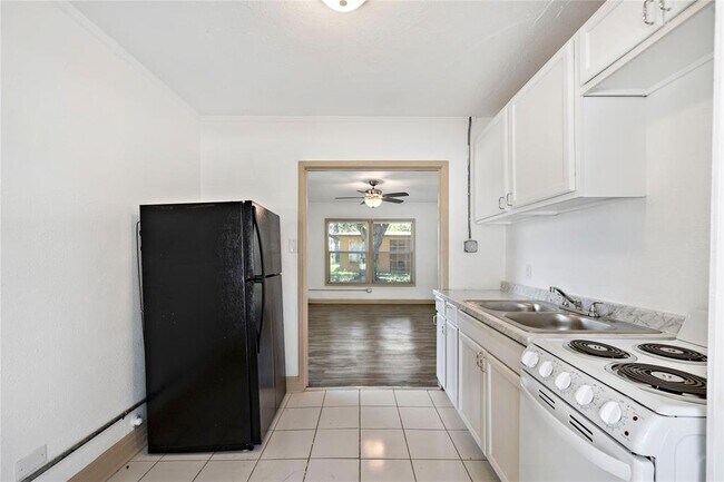 Building Photo - 800 3rd St N