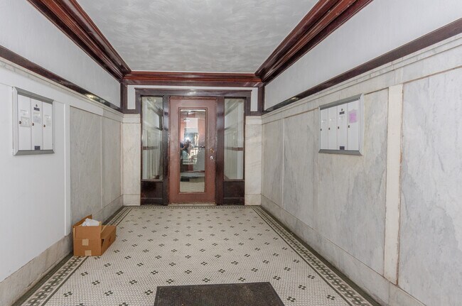 Foto del edificio - 5123 S Ingleside Ave