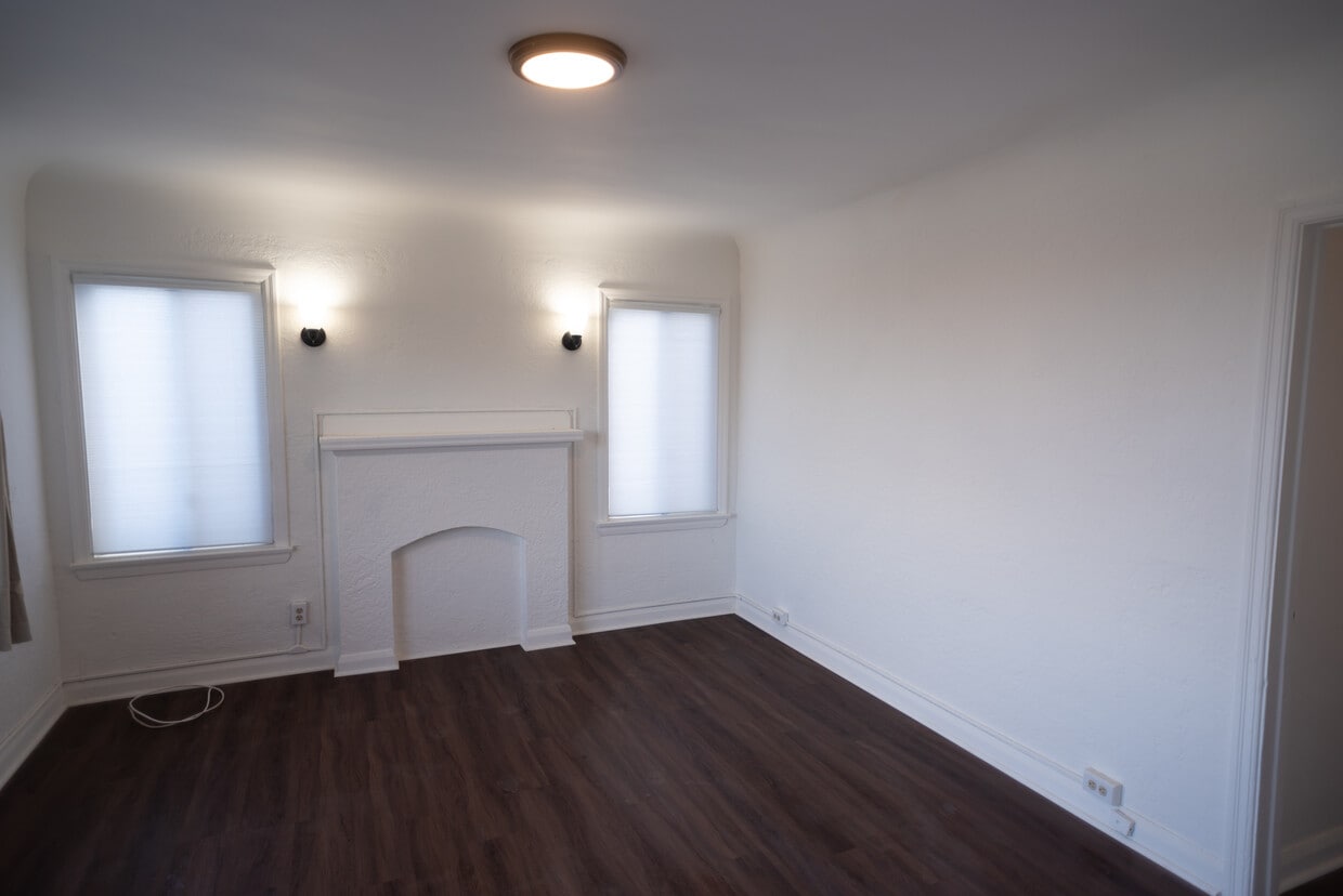 Living Room - 1905 S Alma St