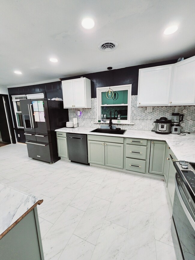 Building Photo - 3106 Mowles Rd