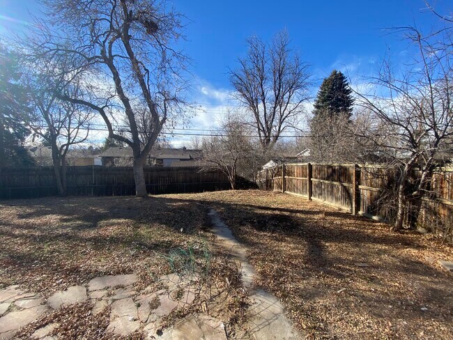 Building Photo - 3061 S Wolff St