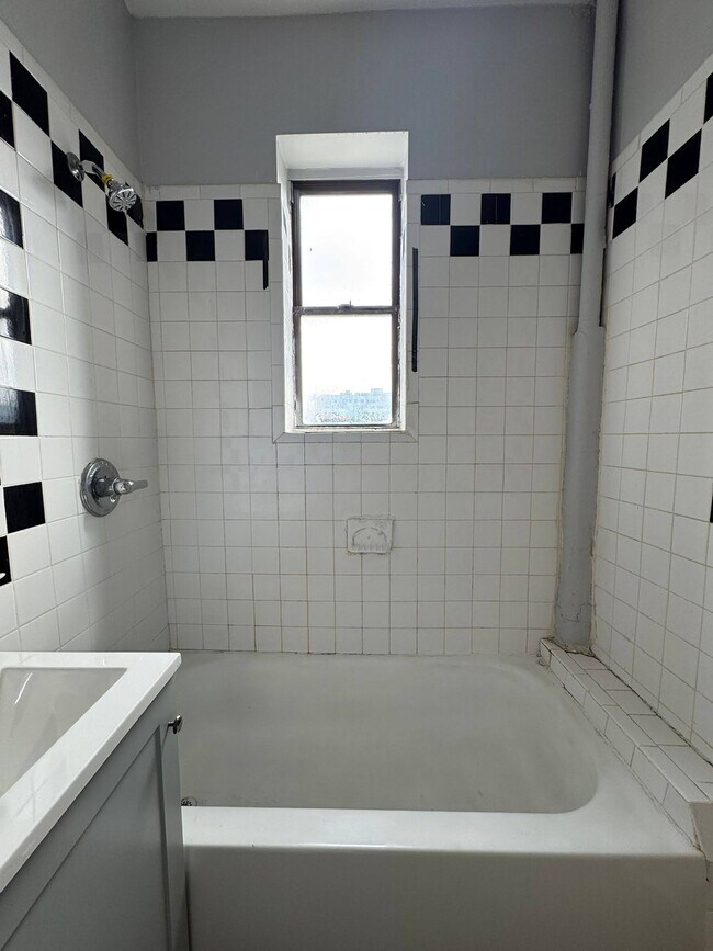 Foto del edificio - 99 Clifton Pl