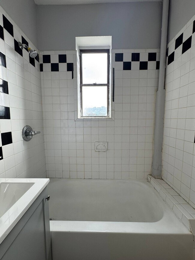 Building Photo - 99 Clifton Pl