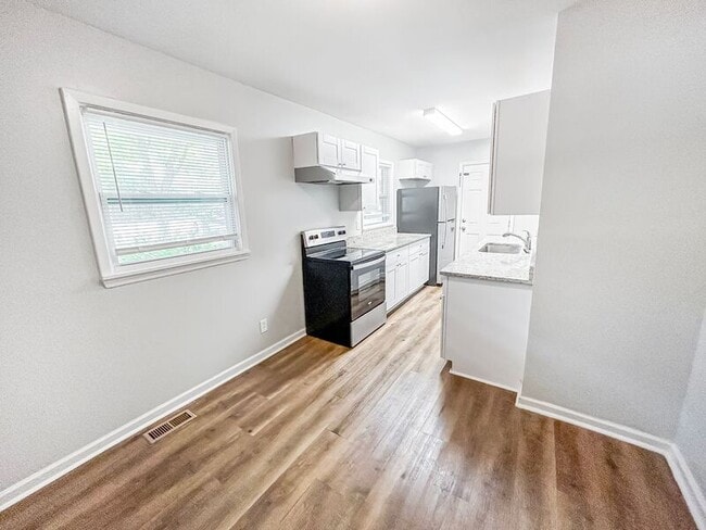 Building Photo - 709 Thera Dr