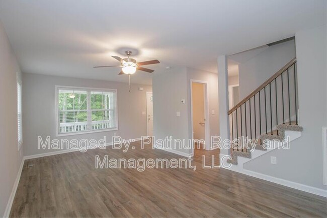Foto del edificio - 909 Woody Hills Dr