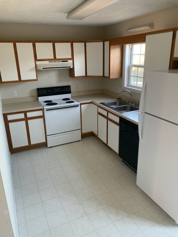 Building Photo - 14 Lake Village Ct