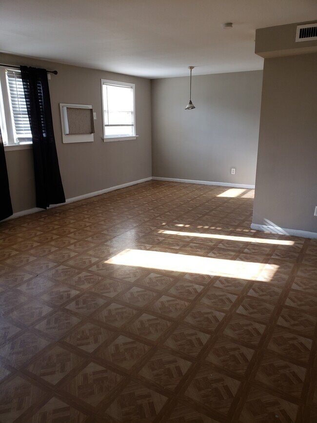 Living/dining room view B - 2443 Noble Rd