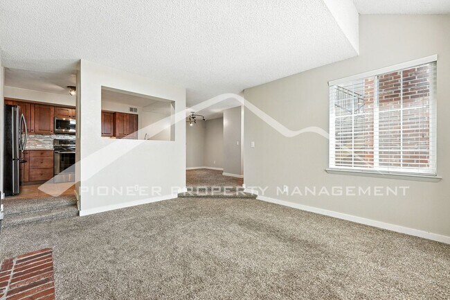 Foto del edificio - Spacious Condo with Central AC and Reserved Parking/Dedicated Garage