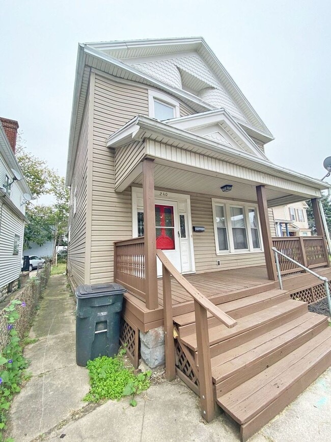 Building Photo - Freshly Updated Single Family in Dayton!