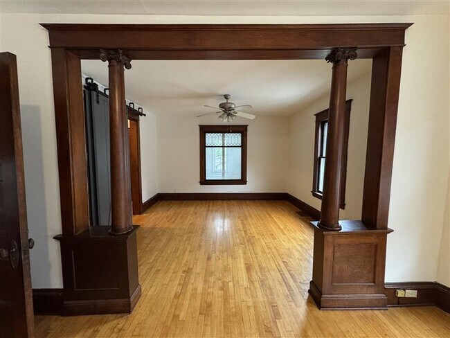 Sala de estar - 220 Penn Ave S
