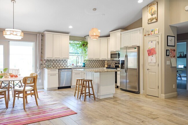 Foto del edificio - Spacious 3 Bed 2 Bath Single Family Home W...