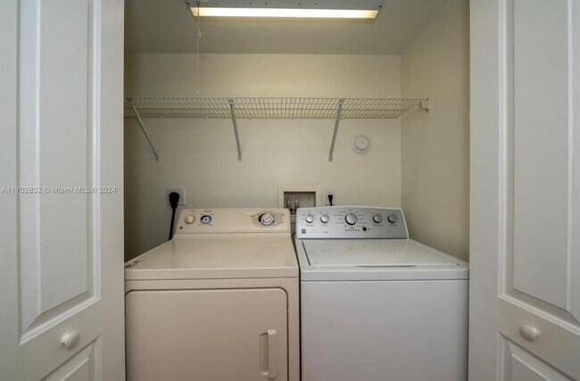 Foto del edificio - 2 bedroom in Dania FL 33004