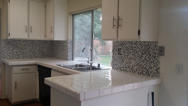 Foto del edificio - 10123 Hanna Ave