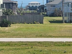 Building Photo - 16527 Lewis Scott Rd