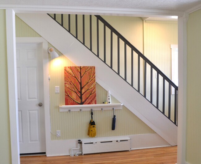 8' wide arch between entry and living room - 222 W Peck St