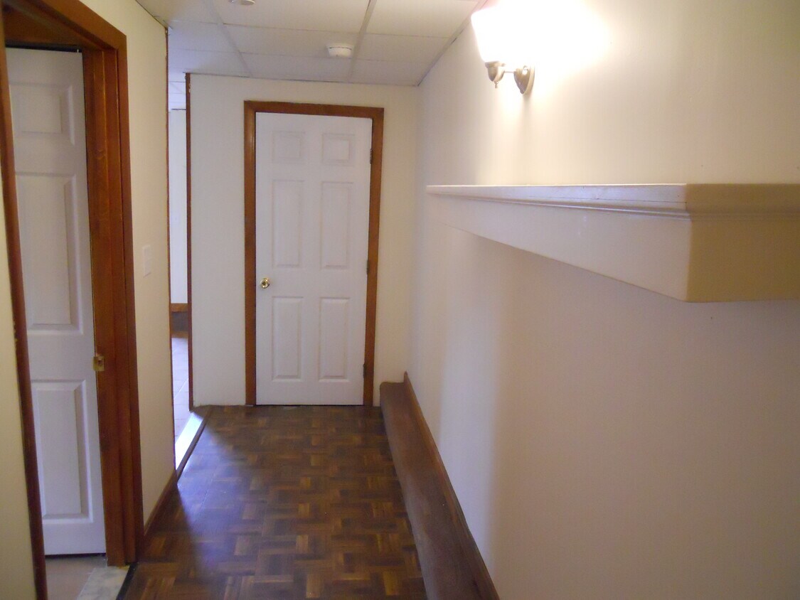 Primary Photo - 40 Houghton St