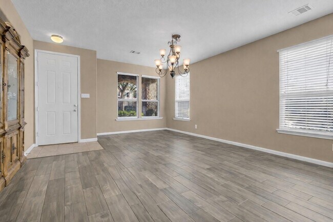 Foto del edificio - 1615 Bel Riposo Ln
